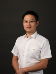 东英聚负责人丁宝钢与研发团队